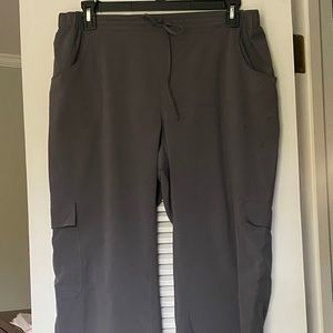 Ankle length gray workout pants